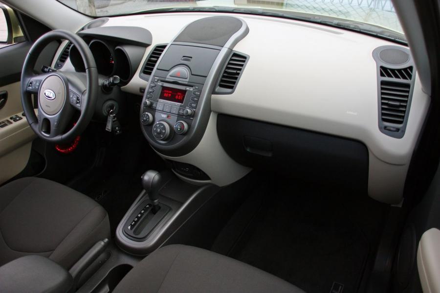  Kia Soul 2010 года  (фото 26 из 49)